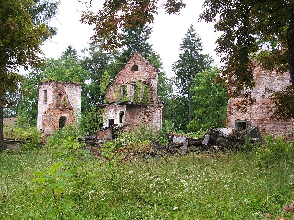 ruiny pałacu