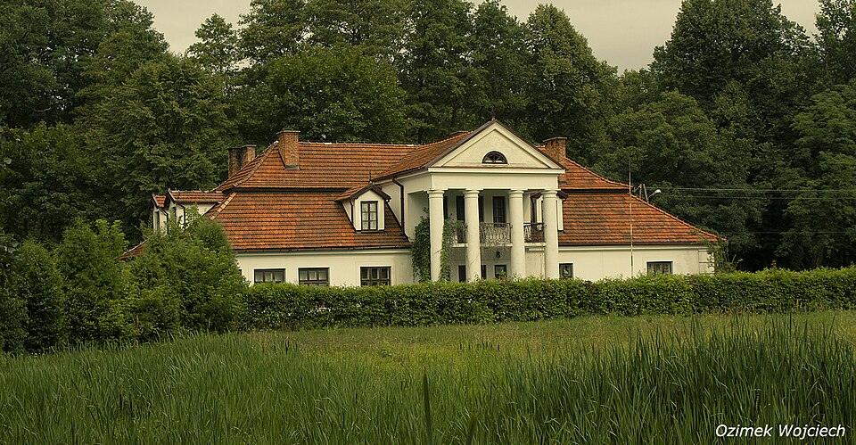 Zespół pałacowo-parkowy w Korzeniowie